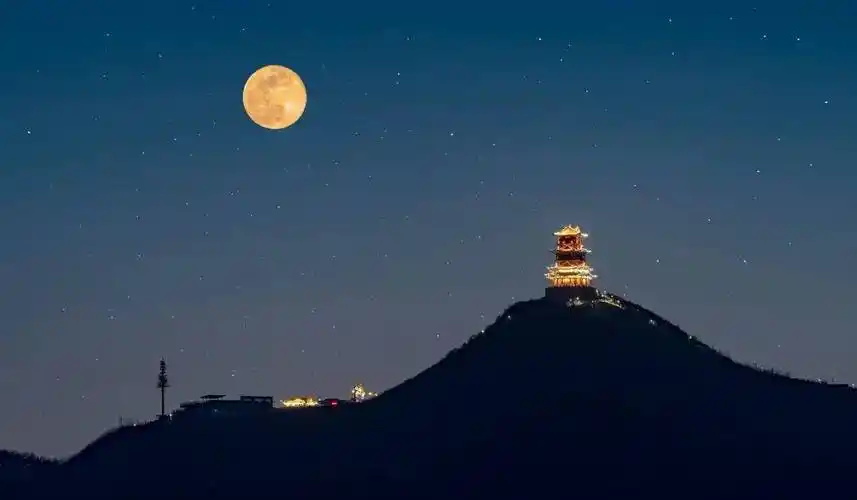 写明月最美的10首诗词,明月如霜,清景无限,意境太美了_春江花月夜