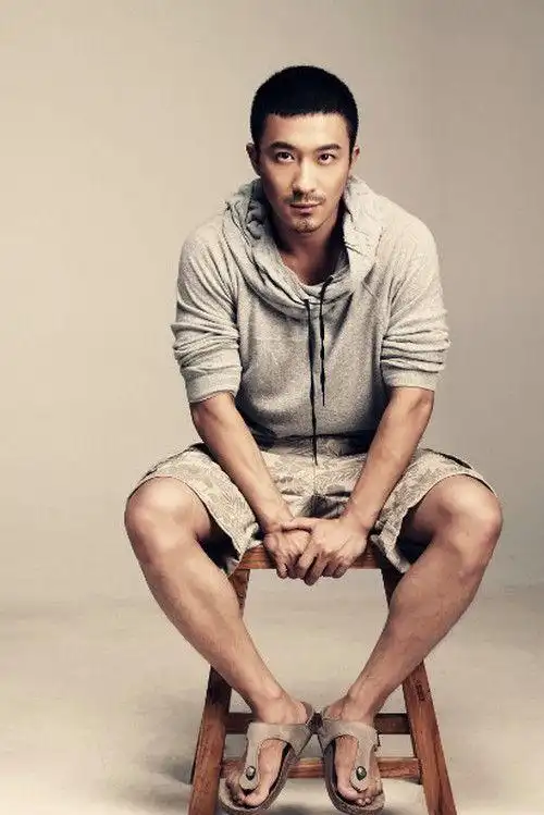 《慢慢地陪着你走》热拍 吴镇宇小张铎合作无间