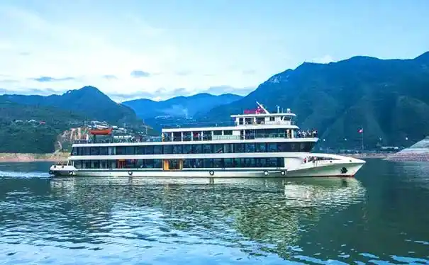 重庆三峡游,乘坐平湖高峡5号三峡游船,船游西陵峡 巫峡 瞿塘峡 神女溪