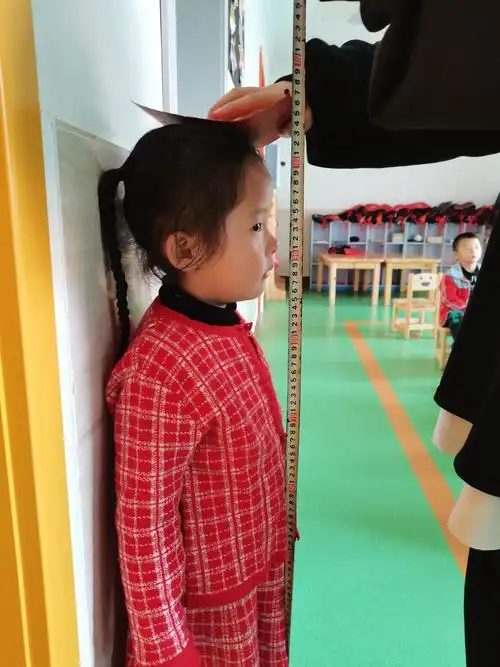我们第一次在幼儿园量身高体重哦! - 美篇