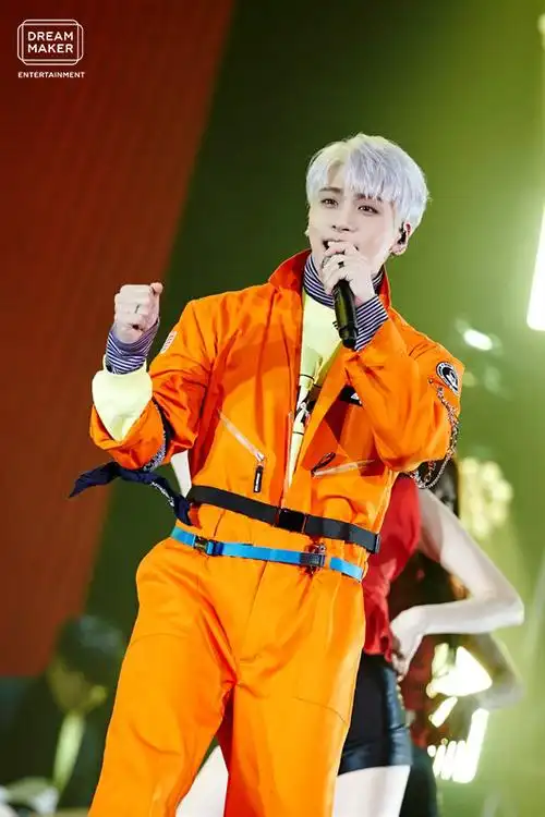 p>金钟铉(          / kim jonghyun,1990