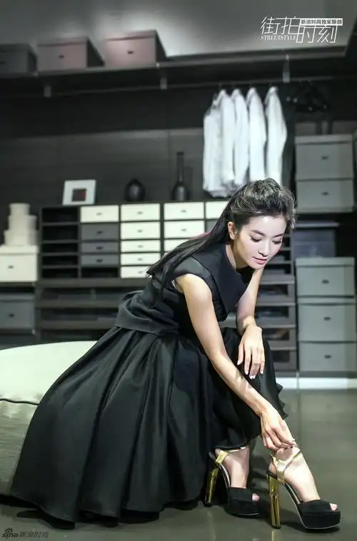 街拍时刻李晟街拍甜美酷帅大转变