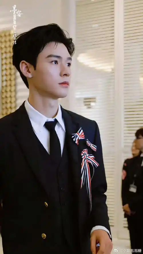 龚俊超话#龚俊 戛纳电影节#天啊龚俊这个造型太帅了,像矜贵的公子