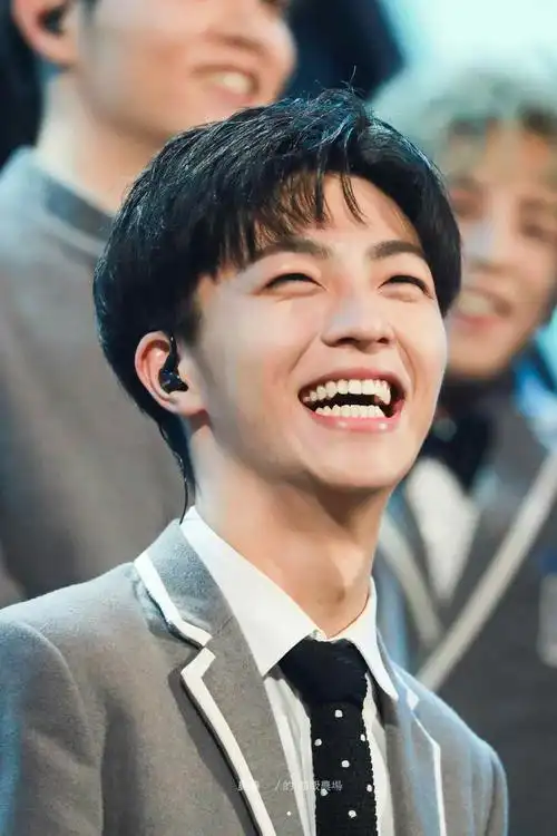 可爱笑容陈立农图片最萌图片