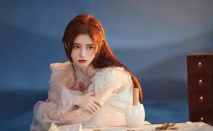 鞠婧祎最新私服写真曝光,夏日的晚霞照在脸上,仿若是画中的仙子_小鞠_