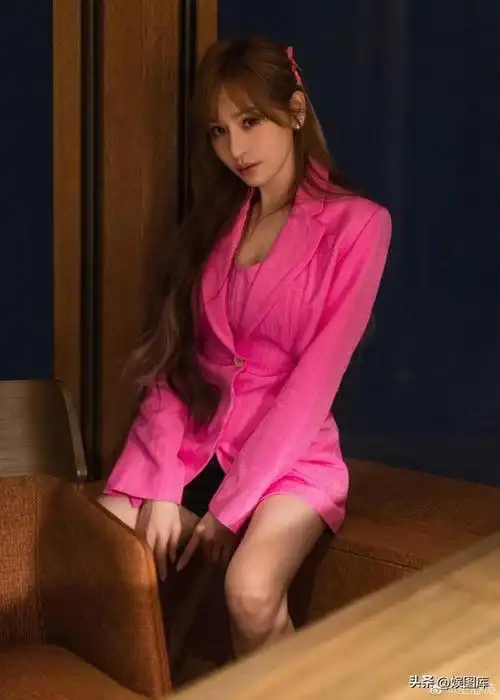 王心凌又成功扮少女穿短裤秀美腿身材饱满青春靓丽不像41