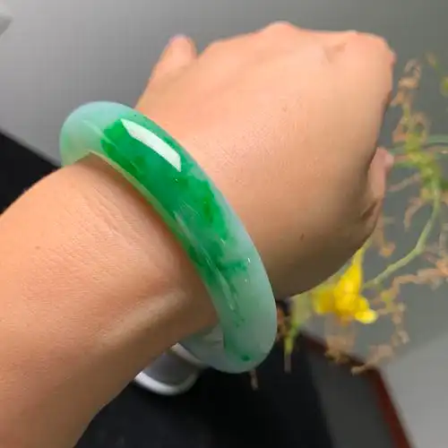 云南翡翠手镯