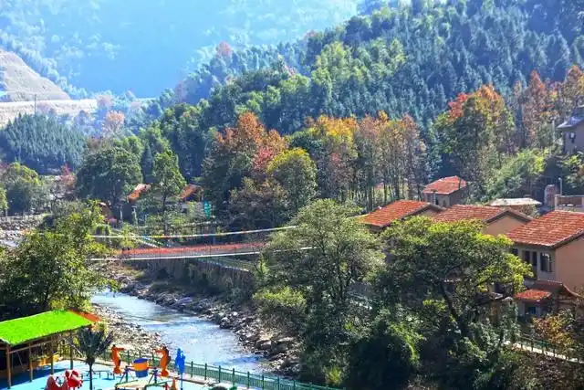 留下一路欢声笑语,有记者表示,"九瀑峡满足了我对旅游景点所有的幻想