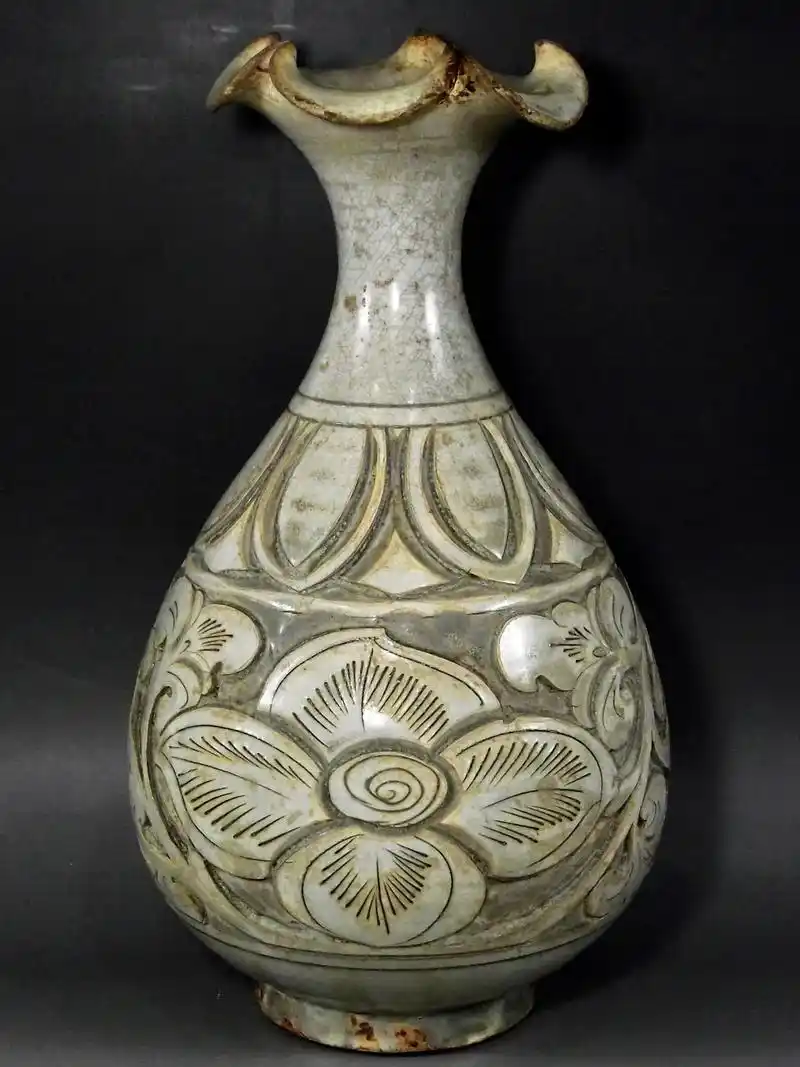 宋瓷 宋代磁州窑深剔刻花玉壶春花口瓶 - 抖音