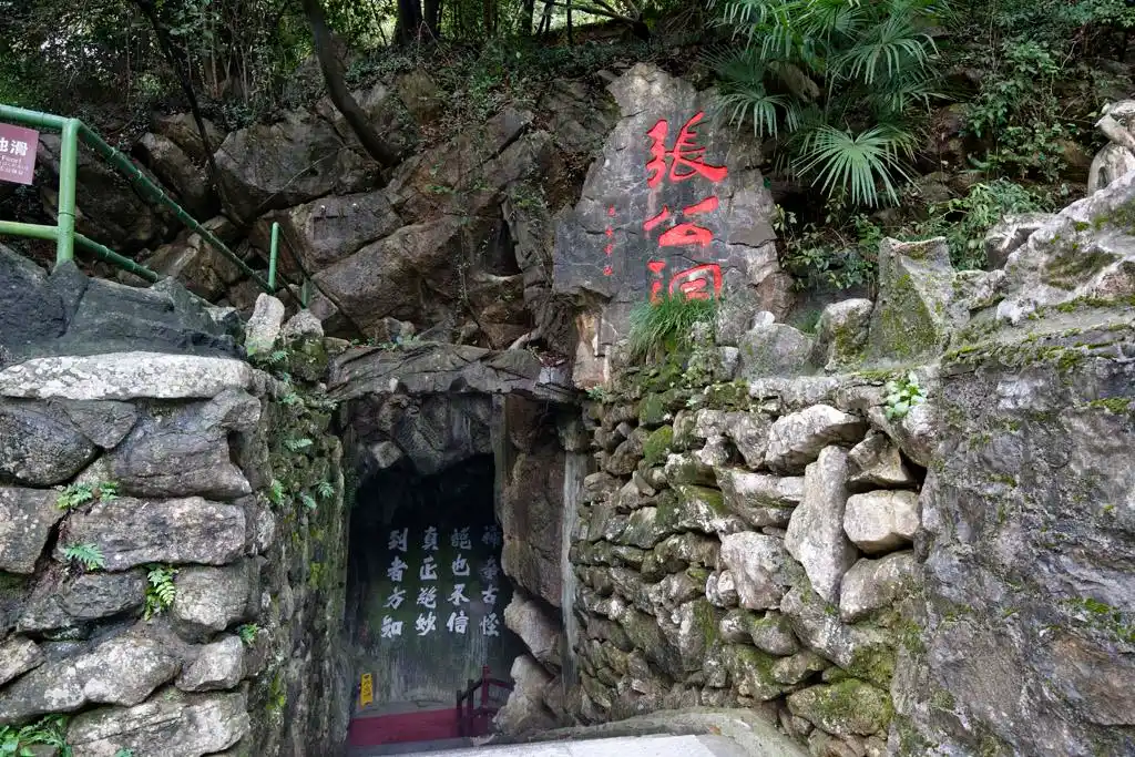 宜兴一4a溶洞景区走红,大小洞穴72个,各个温度不相同