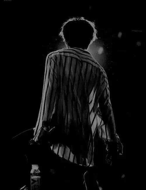 蔡徐坤背影杀 张张都是大片效果 完美身材一览无余