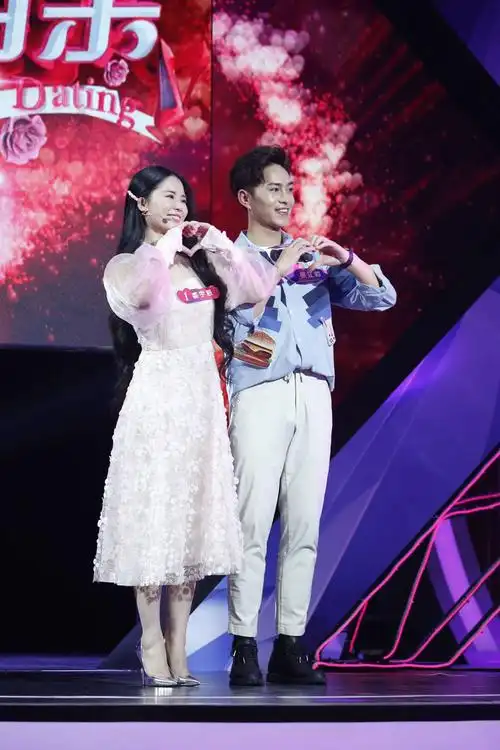 《中国新相亲》成"催泪弹" 父爱如山训犬师泪洒现场