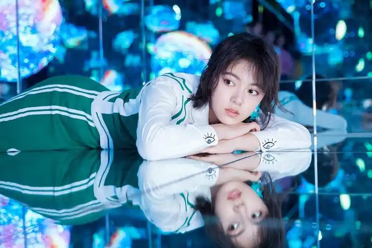 00后的小花里赵今麦长大后能不能演大美人感觉她存在感好低啊明明代表