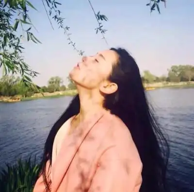 女生头像侧脸阳光