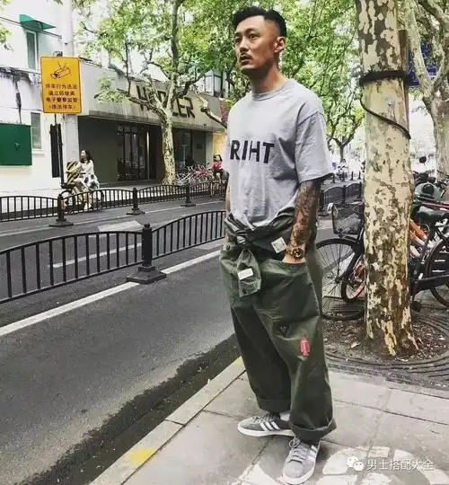 瘦瘦的男生怎么能让身材看起来更好点2