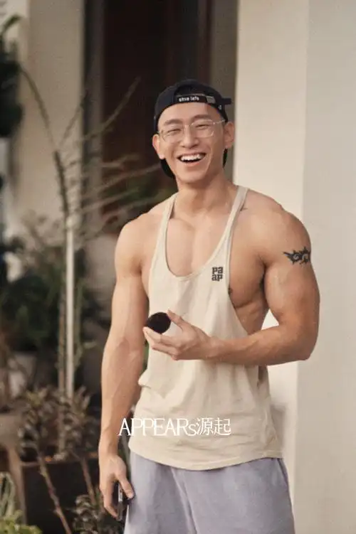 随手拍了会,张张都好看这样的身材很难不爱#腹肌##健身日记##男生写真