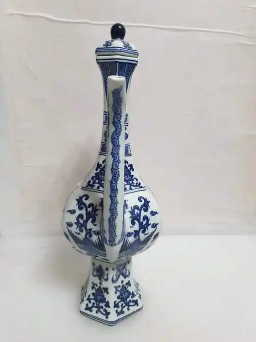 明宣德青花云龙纹六棱执壶充满了生机和魅力_瓷器_艺术_纹饰