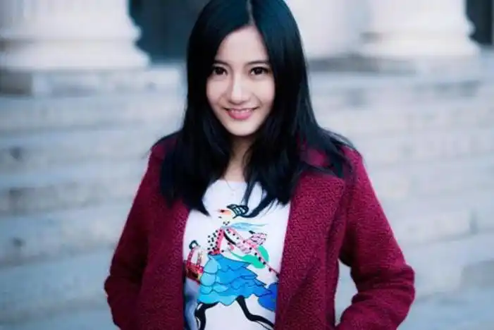 原创清华大学美女校花火了颜值和明星不分伯仲网友喊话快出道吧