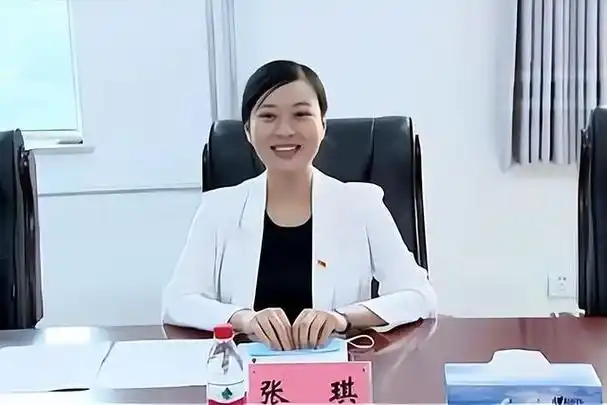 2021年7月,张琪被选举担任了河北张家口市怀来县的县长.