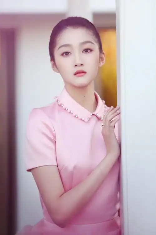 关晓彤粉色长裙高清图片 关晓彤图片