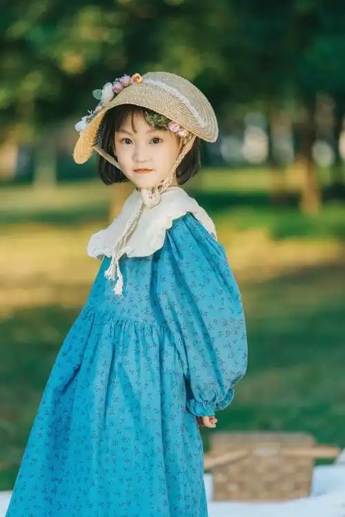 公园最可爱的小女孩子