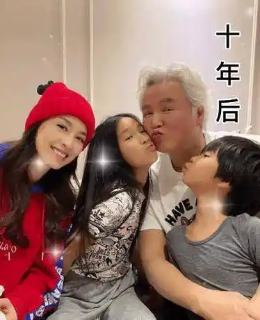 原创张庭晒十年变化60岁林瑞阳和女儿贴脸对嘴不避嫌全家就他显老