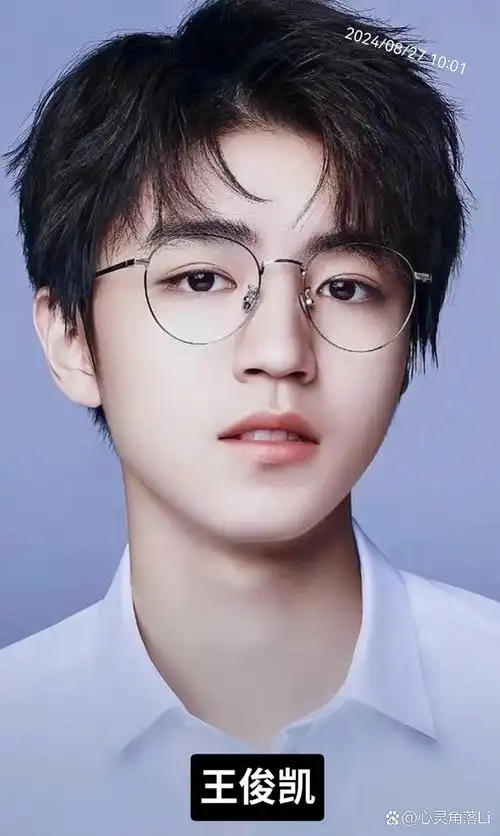 男明星戴眼镜,哪位最好看#易烊千玺# #王俊凯# #鹿晗# #许凯# #王鹤棣