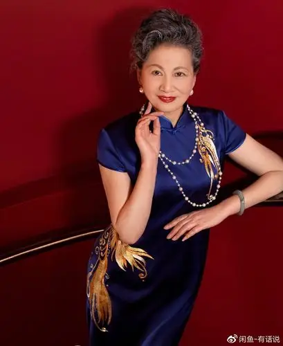 孙女结婚,90岁白发奶奶第一次穿旗袍,优雅大气稳居c位,有福气