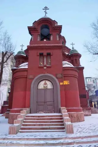 圣母守护教堂,在清真寺对过,是中国目前唯一开放的典型拜占庭式建筑的