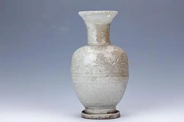 "光致茂美":将瓷器釉色之南青北白的传统融为一体的青白瓷