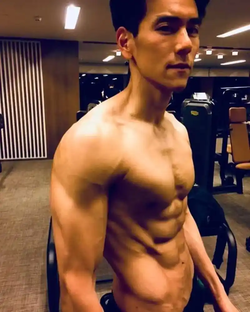 时至今日,多少人因为彭大帅哥这组相片开始健身的.#彭于晏 # - 抖音