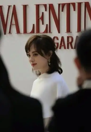 孙俪突然变美被疑整容眼睛不凸也不发腮了下巴的痣引发热议