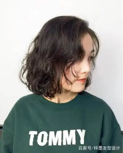 中发发型参考,精选中发烫发发型,更具优雅知性的感觉