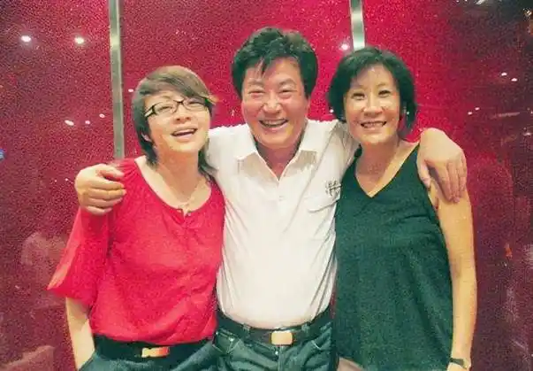 原创宋丹丹三婚携子嫁豪门和丈夫前妻成闺蜜我知道分手有多疼