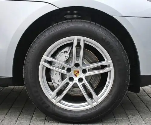 轮箍和卡钳的关系