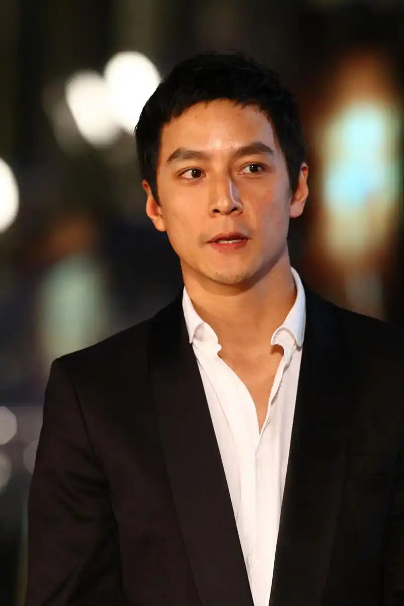 近日,久未露面的吴彦祖在国外接受采访.