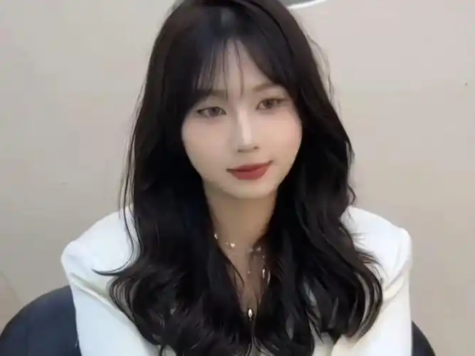 适合所有脸型女生的韩系自然微卷造型烫发 ! !