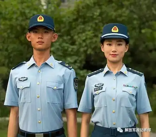 空军着新式夏常服帽展示图火箭军着新式夏常服帽展示图