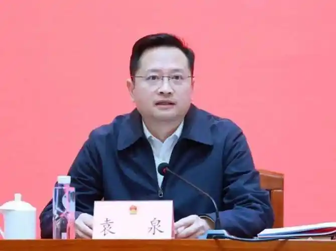 其中:奉贤区委副书记,区长袁泉,拟任地区党委书记.