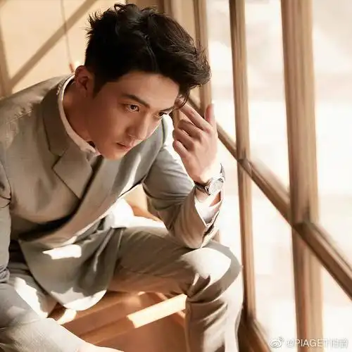 伯爵星光李泽锋