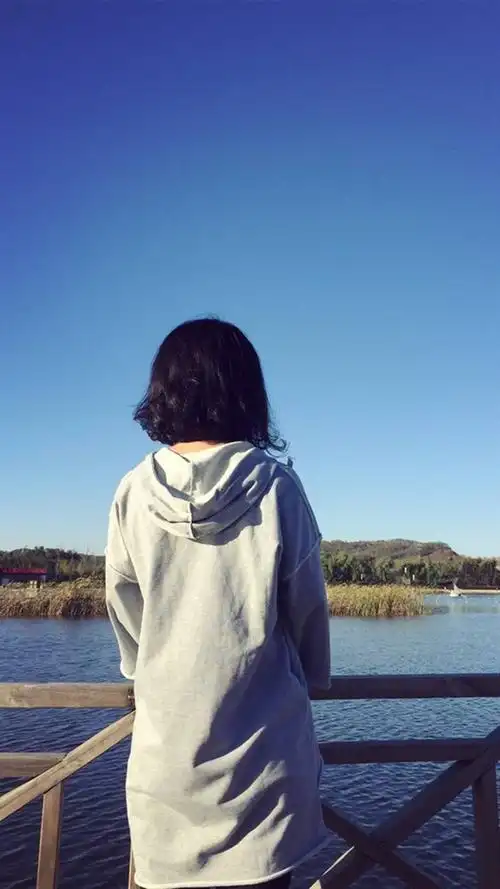 短发美女背影合集