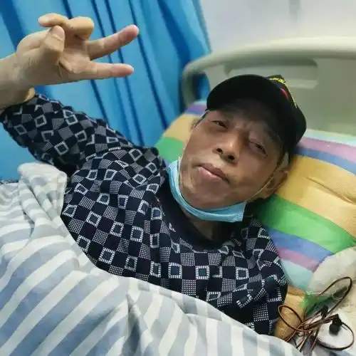 父亲肝癌去世了整理遗物时他手机相册里都是我的照片