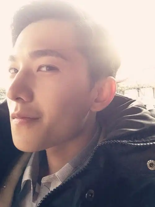 就杨洋这鬼畜的自拍水平都开始教别人自拍了!