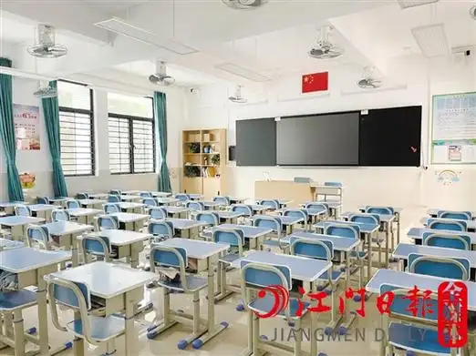 新宁小学北校区教学楼每间教室按照规划标准设计建设,宽敞,明亮,舒适