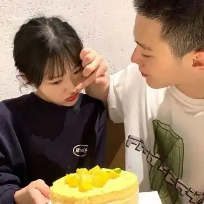 情侣头像 中国国旗照片"云朵不甜不要钱蓝天不咸撒点盐" 2020年最火