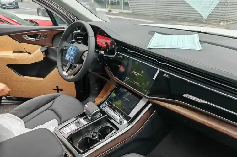 2025款奥迪q7实车曝光,外观内饰有所调整,或第三季度上市