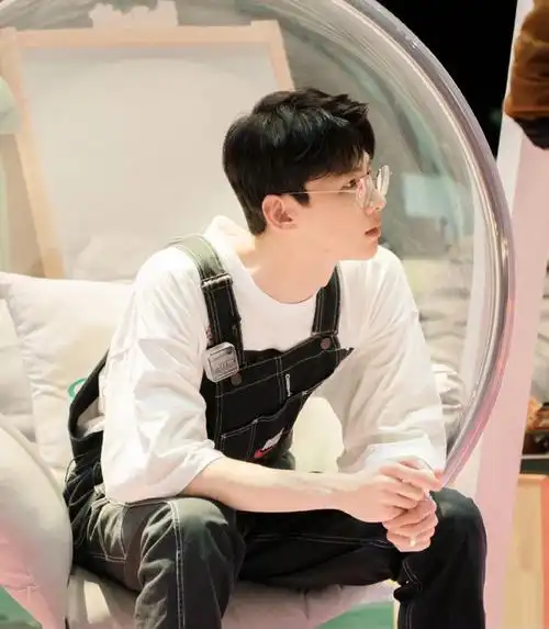 邢克垒是恋与制作人原型?白敬亭戏里耍帅,戏外乐当喜剧人