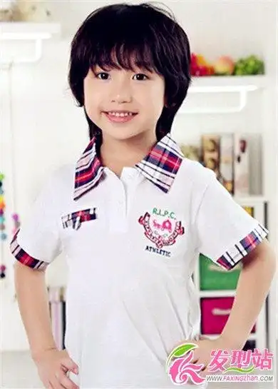 小男孩天真可爱发型男孩时尚发型图片