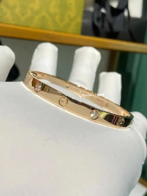 卡地亚love四钻手镯是经典还是烂大街