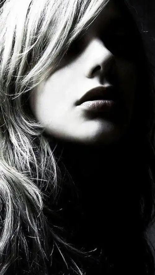黑白美女照片_黑色壁纸图片_爱扣扣网